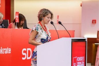 Radović-Milić: Nesposobne vlade igraju ping-pong djecom i roditeljima, isplatite obećano Radović-Milić: Nesposobne vlade igraju ping-pong djecom i roditeljima, isplatite obećano