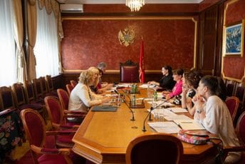 Inicijativa Ženskog kluba iskorak u pravcu poboljšanja položaja djece i samohranih roditelja Inicijativa Ženskog kluba iskorak u pravcu poboljšanja položaja djece i samohranih roditelja