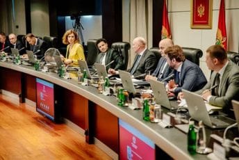 SD: Vlada Abazoviću služi za lična potkusurivanja, građanske partije svedene na nivo ikebane SD: Vlada Abazoviću služi za lična potkusurivanja, građanske partije svedene na nivo ikebane