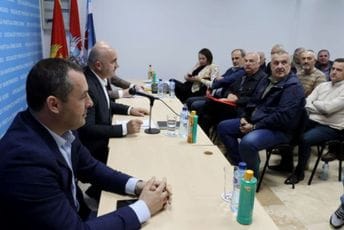 GO SNP-a u utorak: Jokovićeva partija razmatra rušenje vlasti u Nikšiću i Mojkovcu GO SNP-a u utorak: Jokovićeva partija razmatra rušenje vlasti u Nikšiću i Mojkovcu