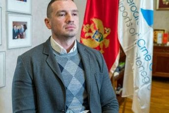 Traže da se Petar Radulović umiješa u spor Traže da se Petar Radulović umiješa u spor