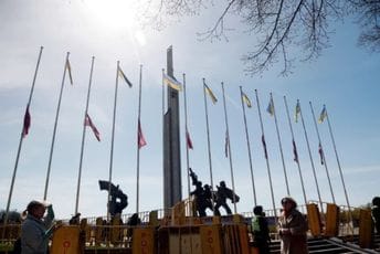 Letonija će do septembra ukloniti 300 socijalističkih spomenika Letonija će do septembra ukloniti 300 socijalističkih spomenika