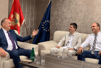 Lalošević ugostio crnogorskog šahovskog velemajstora Luku Draškovića Lalošević ugostio crnogorskog šahovskog velemajstora Luku Draškovića