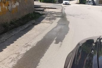 Izlivanje fekalija „zakrpiće” bajpasom Izlivanje fekalija „zakrpiće” bajpasom
