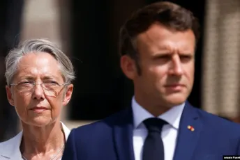 Makron od premijerke Francuske zatražio da formira „akcionu vladu“ Makron od premijerke Francuske zatražio da formira „akcionu vladu“