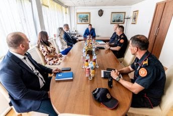 Adžić u Baru: Intenziviraćemo aktivnosti protiv djelovanja kriminalnih grupa Adžić u Baru: Intenziviraćemo aktivnosti protiv djelovanja kriminalnih grupa