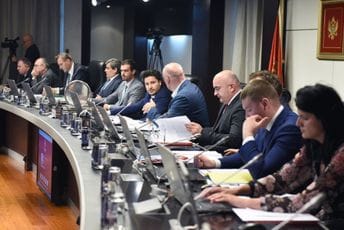 Đukanović ostaje u Odboru EPCG, polemisali o ugovoru sa SPC, ali i o predstojećoj posjeti Srbiji Đukanović ostaje u Odboru EPCG, polemisali o ugovoru sa SPC, ali i o predstojećoj posjeti Srbiji