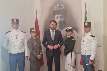 Konjević sa crnogorskim kadetima koji studiraju u Italiji Konjević sa crnogorskim kadetima koji studiraju u Italiji