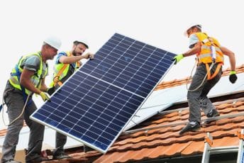 Postavljen prvi solarni panel u sklopu projekta Solari 3000+ i Solari 500+ Postavljen prvi solarni panel u sklopu projekta Solari 3000+ i Solari 500+