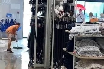 S kišobranima i u Deltu: Prokišnjava podgorički tržni centar S kišobranima i u Deltu: Prokišnjava podgorički tržni centar