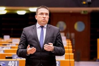 Hrvatski poslanik u EP: Crna Gora mora da se odupre 'srpskom svetu', a mi treba da joj pomognemo Hrvatski poslanik u EP: Crna Gora mora da se odupre 'srpskom svetu', a mi treba da joj pomognemo