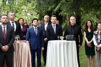 Abazović: Bez efikasne javne uprave nećemo stići do EU; Dukaj : Najveći izazov profesionalizaciji javne uprave je njena depolitizacija Abazović: Bez efikasne javne uprave nećemo stići do EU; Dukaj : Najveći izazov profesionalizaciji javne uprave je njena depolitizacija