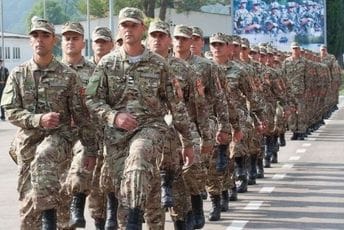 MO: Povučen javni oglas za prijem vojnika po ugovoru MO: Povučen javni oglas za prijem vojnika po ugovoru