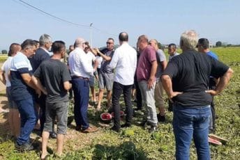 Joković posjetio poljoprivrednike pogođene vremenskim nepogodama: Vlada će razmotriti mogućnosti Joković posjetio poljoprivrednike pogođene vremenskim nepogodama: Vlada će razmotriti mogućnosti