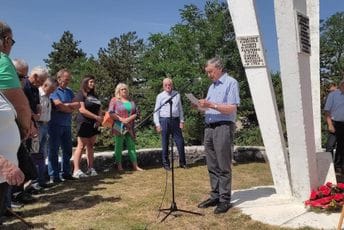 Damjanović: Za nevjerovati je da u Nikšiću ne može na dostojanstven i primjeren način da se zavijoriti državna zastava Damjanović: Za nevjerovati je da u Nikšiću ne može na dostojanstven i primjeren način da se zavijoriti državna zastava