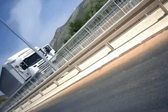 Dvoje povrijeđenih u udesima u Podgorici i kod Kotora: Motociklista životno ugrožen Dvoje povrijeđenih u udesima u Podgorici i kod Kotora: Motociklista životno ugrožen