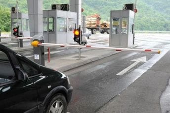 Abazović: Preko Dobrakova u Crnu Goru juče ušlo 11.348 putnika Abazović: Preko Dobrakova u Crnu Goru juče ušlo 11.348 putnika