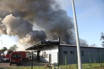 Hrvatska: Veliki požar na odlagalištu otpada, vidi se s udaljenosti od trideset kilometara Hrvatska: Veliki požar na odlagalištu otpada, vidi se s udaljenosti od trideset kilometara