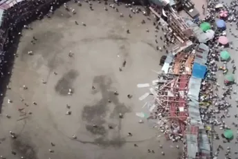 Uznemirujuće: Srušila se tribina tokom borbe bikova u Kolumbiji, četvoro poginulo i više od 300 povrijeđeno Uznemirujuće: Srušila se tribina tokom borbe bikova u Kolumbiji, četvoro poginulo i više od 300 povrijeđeno