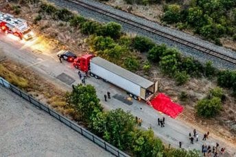 Teksas: Migranti bili zatvoreni u prikolici, bez vode, dok je vani bilo skoro 40 stepeni Teksas: Migranti bili zatvoreni u prikolici, bez vode, dok je vani bilo skoro 40 stepeni