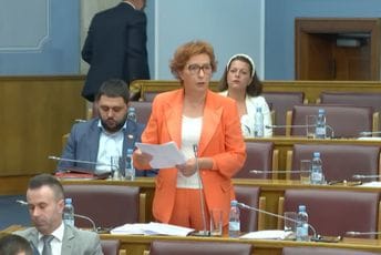 Popović: Zašto poslanice URE i SNP-a ćute na gadosti Jokovića Popović: Zašto poslanice URE i SNP-a ćute na gadosti Jokovića