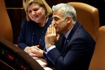 Raspuštanje parlamenta Izraela, Lapid preuzima funkciju premijera Raspuštanje parlamenta Izraela, Lapid preuzima funkciju premijera