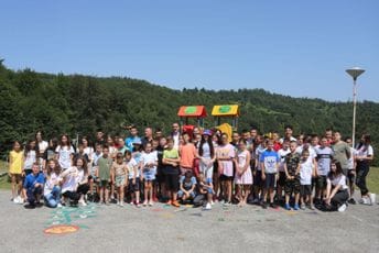 Mališani iz Podgorice i Ukrajine prvi gosti dječjeg odmarališta na Veruši Mališani iz Podgorice i Ukrajine prvi gosti dječjeg odmarališta na Veruši