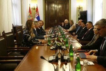 Abazović sa Dačićem: Odnosi CG i Srbije su od suštinske važnosti za države, građane, ali i za stabilnost regiona Abazović sa Dačićem: Odnosi CG i Srbije su od suštinske važnosti za države, građane, ali i za stabilnost regiona