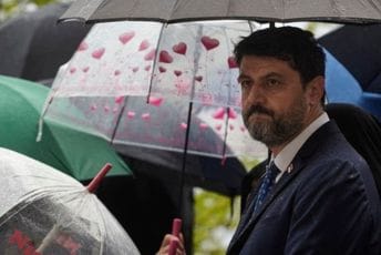 Porfirije pozvao u Herceg Novi i Božovića, koji se već neko vrijeme predstavlja kao 'ambasador Srbije'