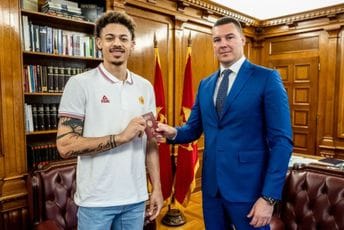 Adžić uručio pasoš Radebau, novoj zvojezdi košarkaške reprezentacije Crne Gore Adžić uručio pasoš Radebau, novoj zvojezdi košarkaške reprezentacije Crne Gore