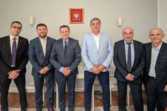 ''Jedan od mogućih oblika saradnje objedinjavanje građe o crnogorskom iseljeništvu u Francuskoj'' ''Jedan od mogućih oblika saradnje objedinjavanje građe o crnogorskom iseljeništvu u Francuskoj''