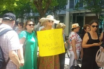 Vlada reagovala na protest profesora iz Budve, sljedeće sedmice sastanak Vlada reagovala na protest profesora iz Budve, sljedeće sedmice sastanak