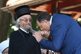 Nemilosrdna bitka za birače: Vlast u Republici Srpskoj na budžet uvodi hodže i popove Nemilosrdna bitka za birače: Vlast u Republici Srpskoj na budžet uvodi hodže i popove