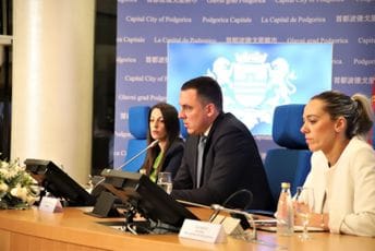 Vuković sa predstavnicima vaspitno-obrazovnih ustanova i savjetima roditelja: Glavni grad nastoji da bude pouzdan partner i pruži podršku Vuković sa predstavnicima vaspitno-obrazovnih ustanova i savjetima roditelja: Glavni grad nastoji da bude pouzdan partner i pruži podršku