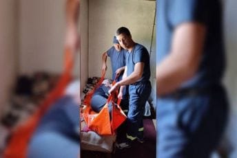 Spasioci pomogli Hitnoj pomoći: Starica prebačena iz sela Velje Duboko do KCCG Spasioci pomogli Hitnoj pomoći: Starica prebačena iz sela Velje Duboko do KCCG