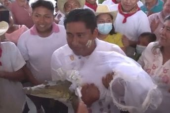 Meksički gradonačelnik se u vjekovima starom ritualu oženio – aligatorom Meksički gradonačelnik se u vjekovima starom ritualu oženio – aligatorom