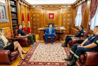 Adžić sa vatrogascima: Primjetni određeni problemi programa Evropa sad Adžić sa vatrogascima: Primjetni određeni problemi programa Evropa sad