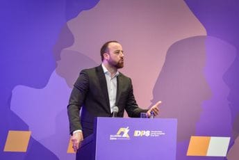 Nikolić: Samo čitajte Vulina Nikolić: Samo čitajte Vulina