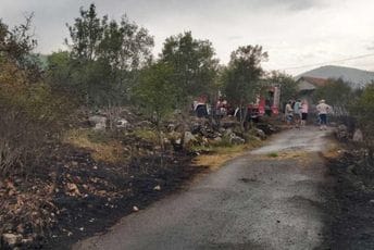 Lješanska nahija: Gorio pomoćni objekat, požar nastao nakon varničenja na elektro-mreži Lješanska nahija: Gorio pomoćni objekat, požar nastao nakon varničenja na elektro-mreži