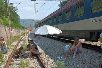 Zbog kvara na lokomotivi: Saobraćaj na pruzi Beograd-Bar u prekidu