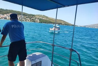 Pomorska policija kaznila Slovenca jer je predaleko otplivao Pomorska policija kaznila Slovenca jer je predaleko otplivao
