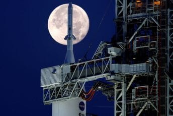 Nasin satelit napustio Zemljinu orbitu i krenuo ka Mjesecu Nasin satelit napustio Zemljinu orbitu i krenuo ka Mjesecu