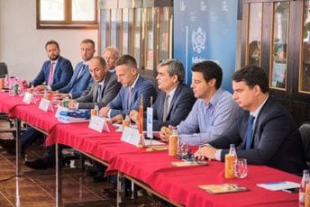 Pokrenuta kampanja za sigurnost na putevima u Crnoj Gori Pokrenuta kampanja za sigurnost na putevima u Crnoj Gori