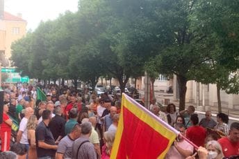 (VIDEO) Temeljnim ugovorom otimaju i prošlost i budućnost i baštinu predaka i obrazovanje potomaka (VIDEO) Temeljnim ugovorom otimaju i prošlost i budućnost i baštinu predaka i obrazovanje potomaka