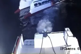 Uspješna akcija spasavanja: Jedrilica bez pogona ostala da pluta na otvorenom moru kod Bara Uspješna akcija spasavanja: Jedrilica bez pogona ostala da pluta na otvorenom moru kod Bara