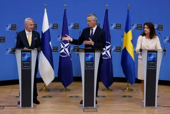 Švedska i Finska potpisale protokole o pristupanju NATO-u Švedska i Finska potpisale protokole o pristupanju NATO-u
