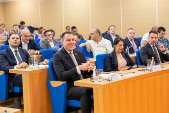 Vuković ponovo izabran za gradonačelnika glavnog grada: Nastavlja se najintenzivniji razvoj u istoriji Podgorice Vuković ponovo izabran za gradonačelnika glavnog grada: Nastavlja se najintenzivniji razvoj u istoriji Podgorice