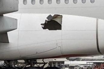 Putnički avion letio 14 sati iznad okeana s rupom na trupu Putnički avion letio 14 sati iznad okeana s rupom na trupu