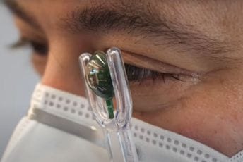 Budućnost na pomolu: Naučnici napravili prva pametna sočiva kao „ekran“ u oku Budućnost na pomolu: Naučnici napravili prva pametna sočiva kao „ekran“ u oku