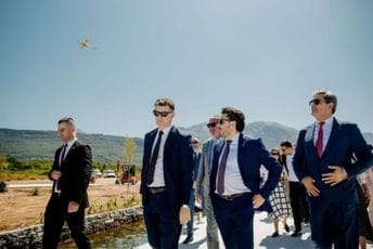 Abazović: Tivat dobija vodeni terminal, Crna Gora će biti ponovo prepoznata na mapi brodogradilišta Abazović: Tivat dobija vodeni terminal, Crna Gora će biti ponovo prepoznata na mapi brodogradilišta